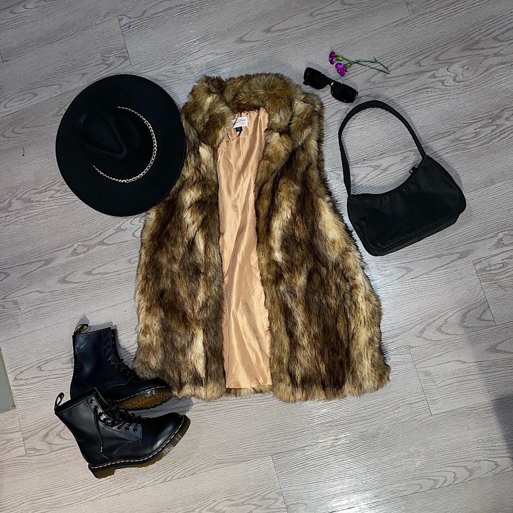 🛑SOLD 🛑 Fur vest